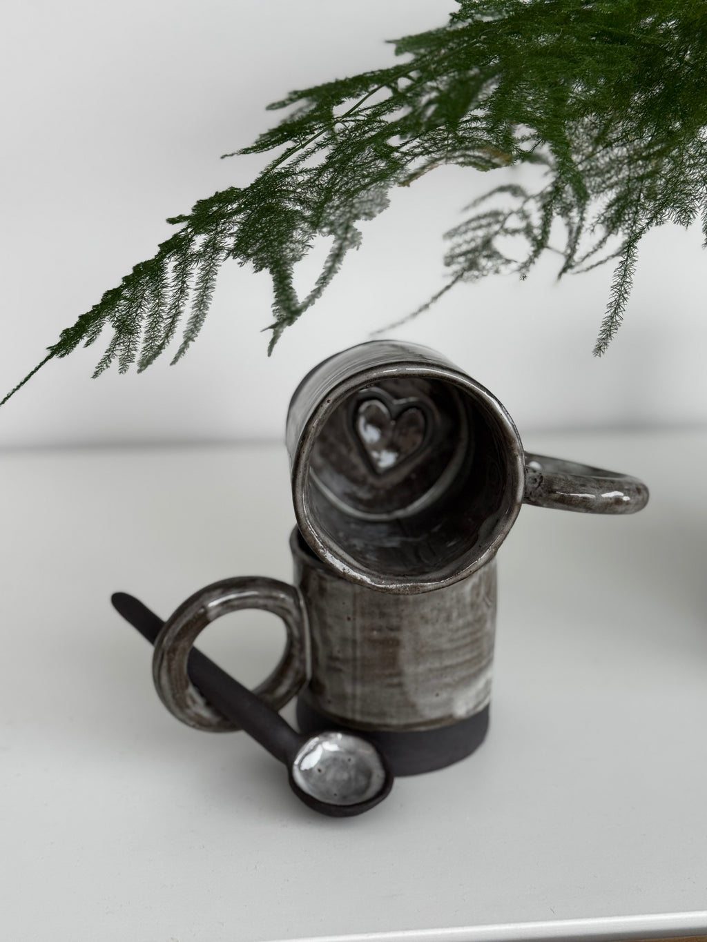 Puodelis su širdele dugne "Naktis"