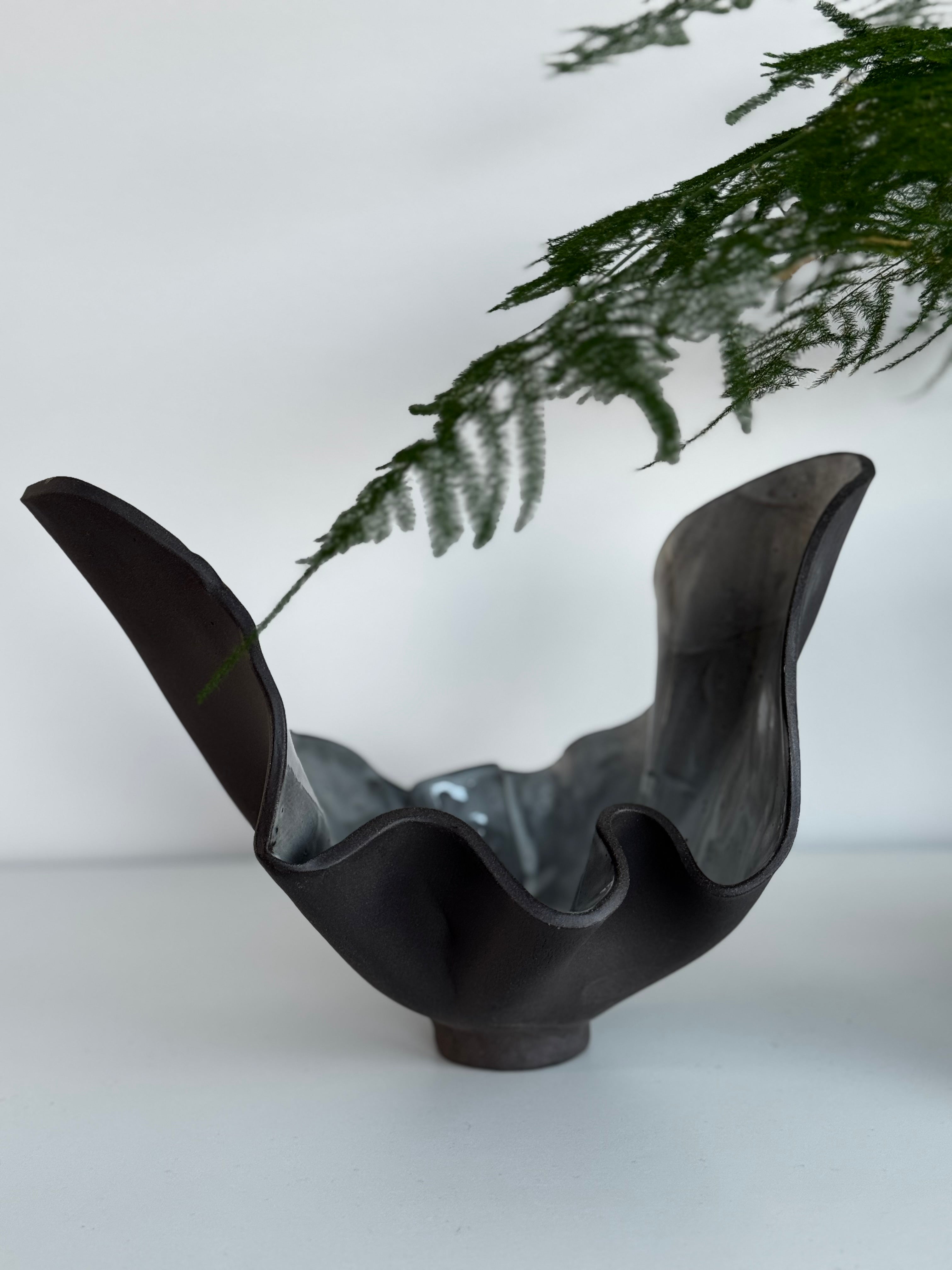 Juoda–pilka keraminė vaisinė / žvakidė