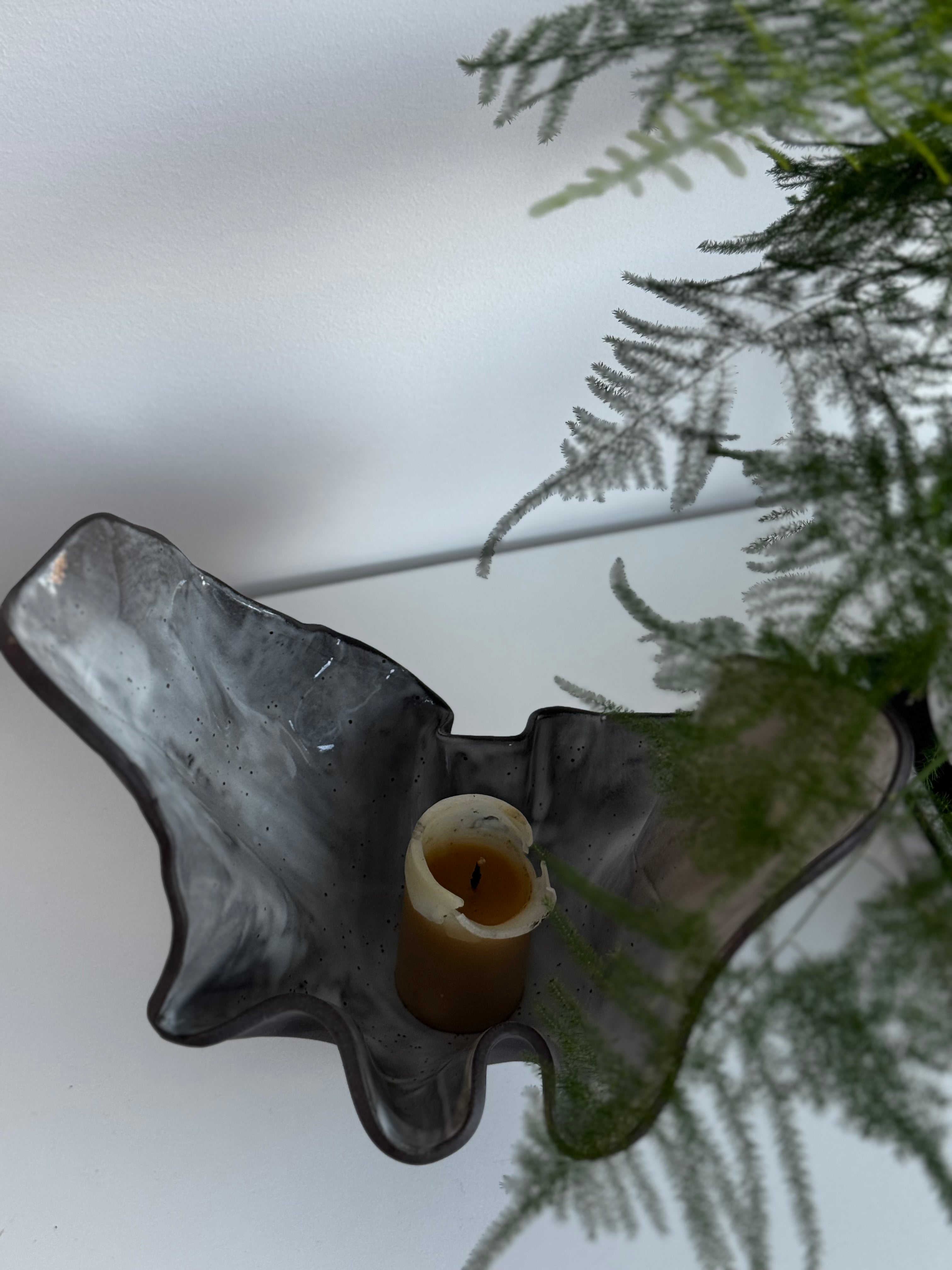 Juoda–pilka keraminė vaisinė / žvakidė