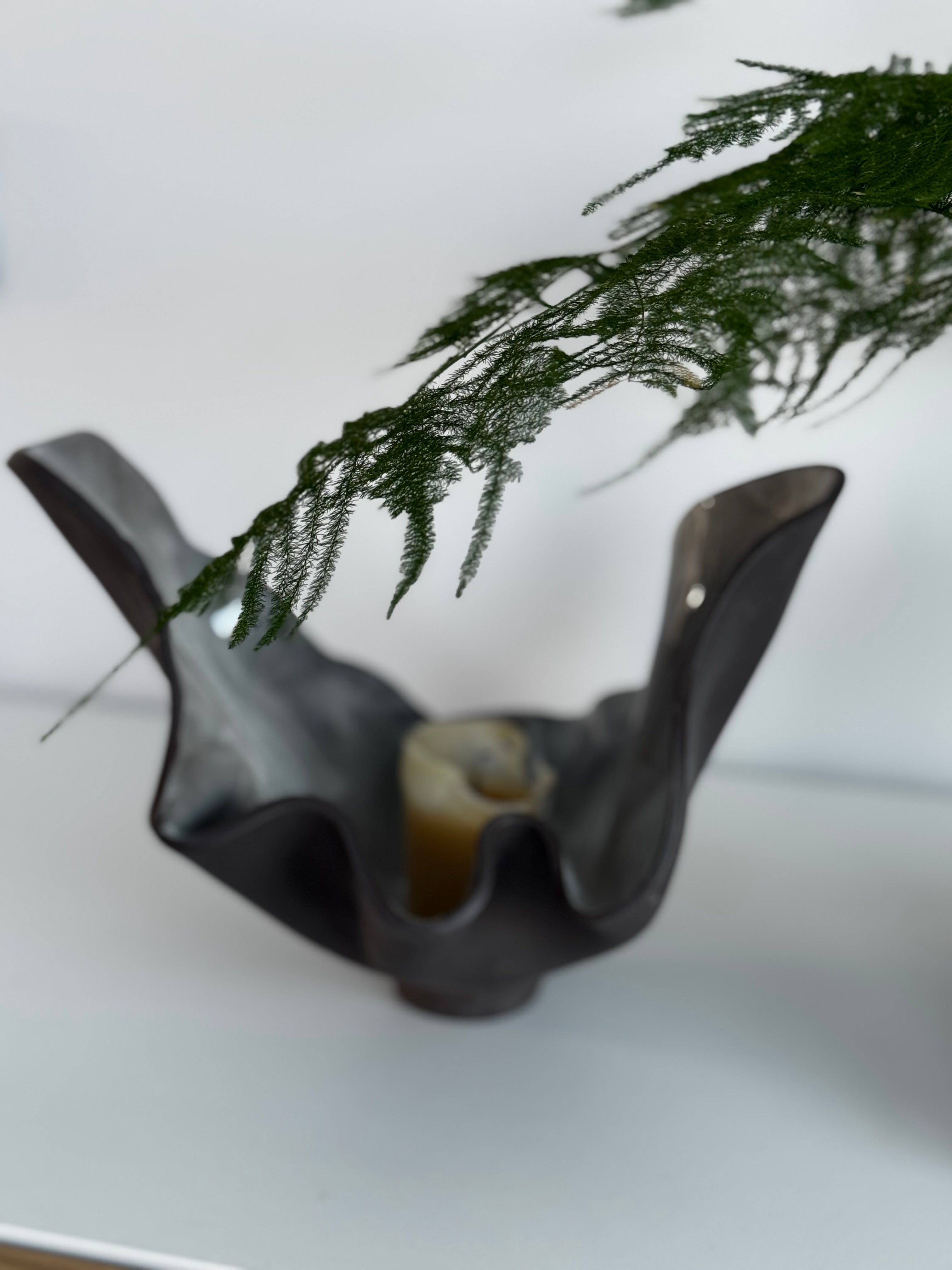 Juoda–pilka keraminė vaisinė / žvakidė