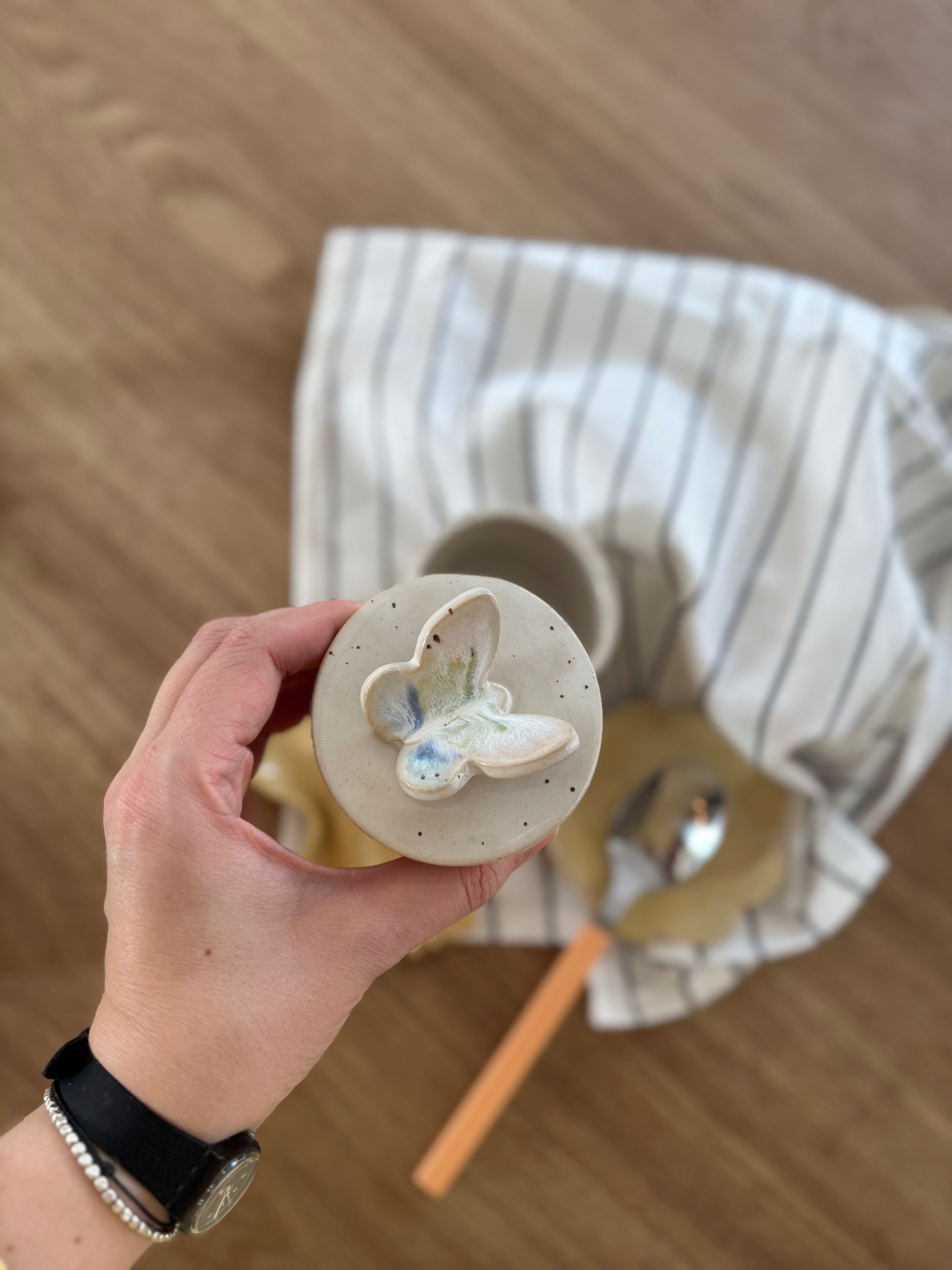 Prancūziško tipo sviestinė sviestui laikyti "Drugelis"