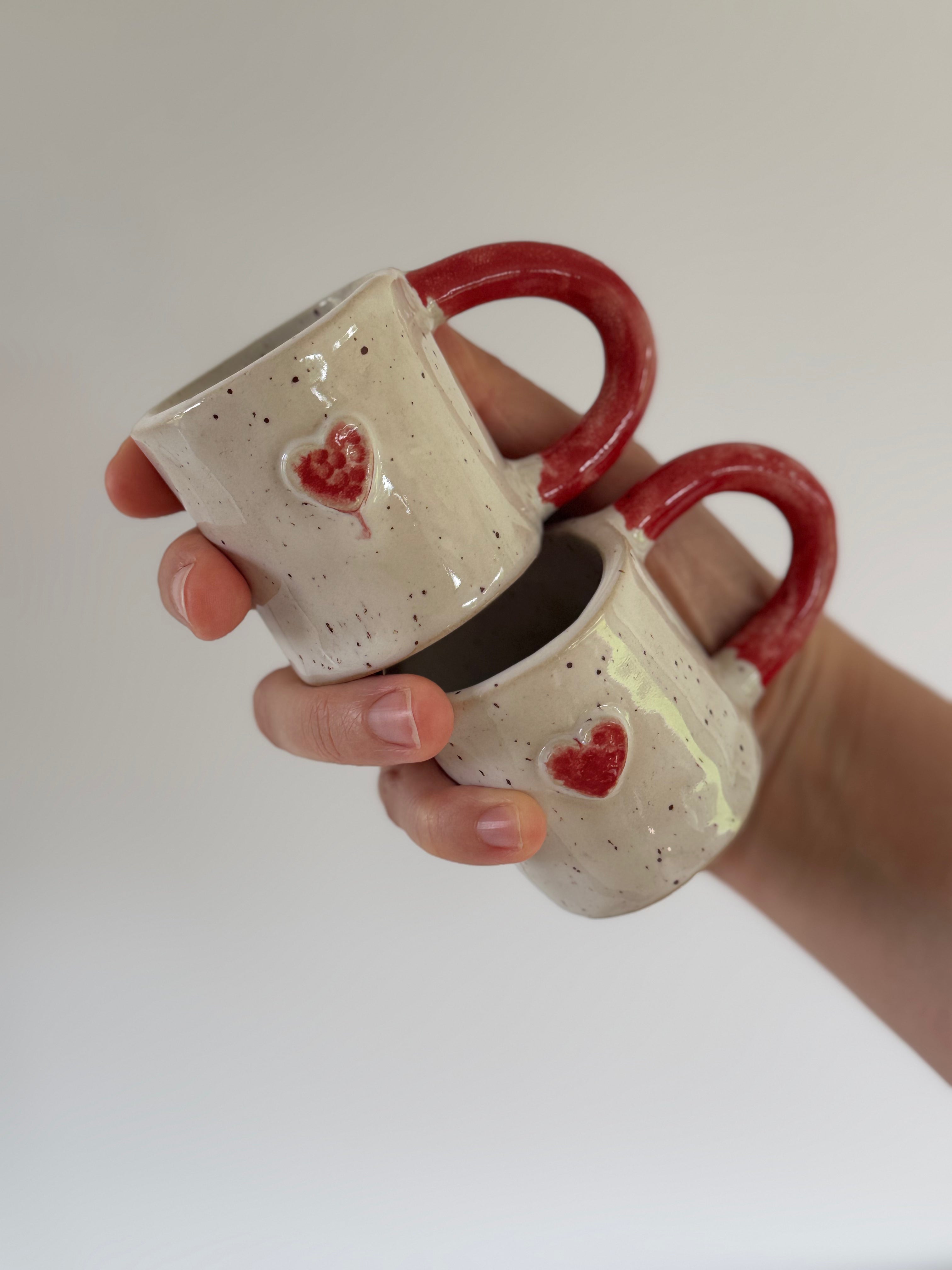 Espresso puodelių komplektas  „Laukinės avietės širdis“ – apie 100 ml